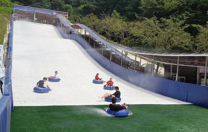 충북 증평군 좌구산 물썰매장.(증평군 제공)/뉴스1