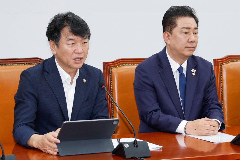 문진석 더불어민주당 원내수석부대표가 22일 오전 서울 여의도 국회에서 열린 원내대책회의에 참석해 발언하고 있다. 2025.7.22/뉴스1 ⓒ News1 안은나 기자