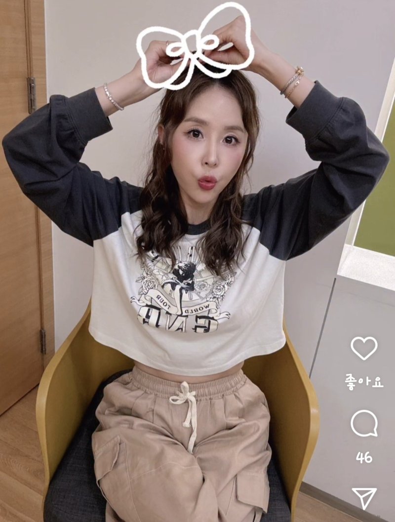 신지, 예비남편 논란 해명 후 온화한 미소