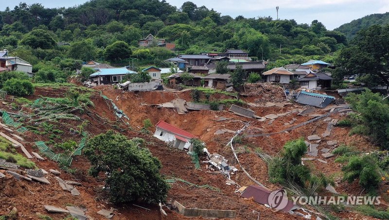 산청 생비량면…흘러내리는 마을 (출처=연합뉴스)