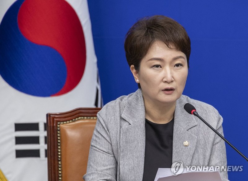 최고위원회의에서 발언하는 이언주 (출처=연합뉴스)