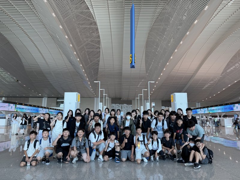 금산군 초·중생 여름방학 해외어학연수 출발 기념사진 (금산군 제공.재판매 및 DB금지)/뉴스1
