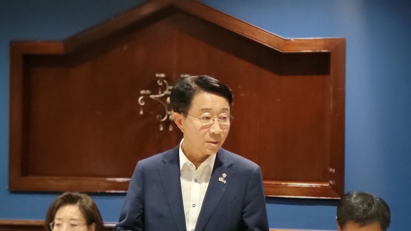 22일(현지시간) 한미의원연맹 방미단 공동단장인 나경원 국민의힘 의원이 워싱턴DC 인근 버지니아주 애넌데일에서 한국 기자들과 만나 방미 의의와 성과를 설명하고 있다. ⓒ News1 류정민 특파원