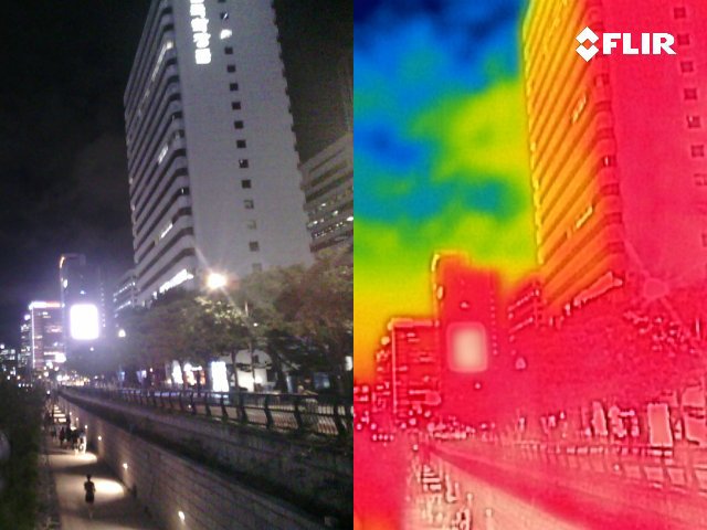 전국 곳곳에서 밤사이 열대야를 보인 21일 밤 서울 청계천 광교에서 바라본 도심 건물 및 도로가 한낮 태양에 달궈져 붉게 보이고 있다. 열화상 카메라 촬영. 2025.7.21/뉴스1 ⓒ News1 박정호 기자