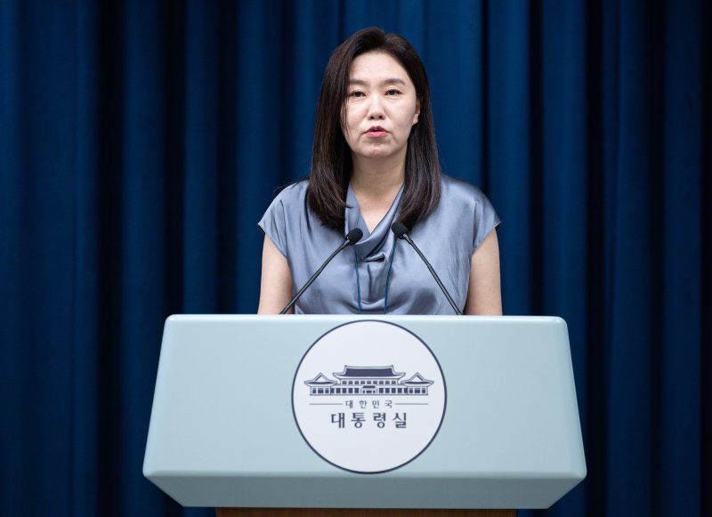 [속보]대통령실 "강선우, 강훈식 비서실장에 사퇴 의사 전달"