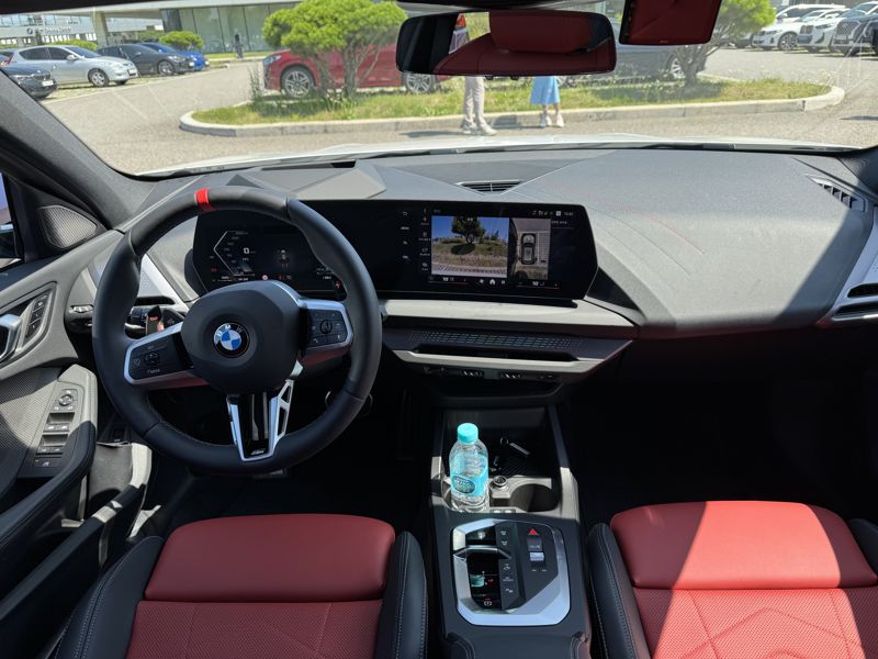 BMW 뉴 M 135 xDrive 실내. 정원일 기자