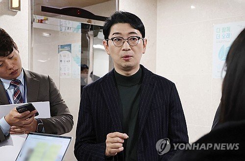 질문에 답변하는 주진우 의원 (출처=연합뉴스)