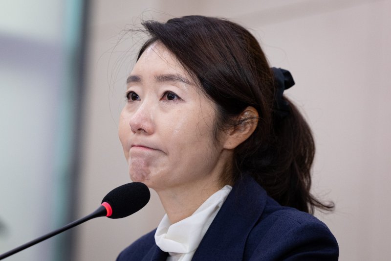 강선우 여성가족부 장관 후보자가 14일 서울 여의도 국회에서 열린 인사청문회에 출석해 의원 질의를 경청하고 굳은 표정을 짓고 있다. 2025.7.14/뉴스1 ⓒ News1 유승관 기자