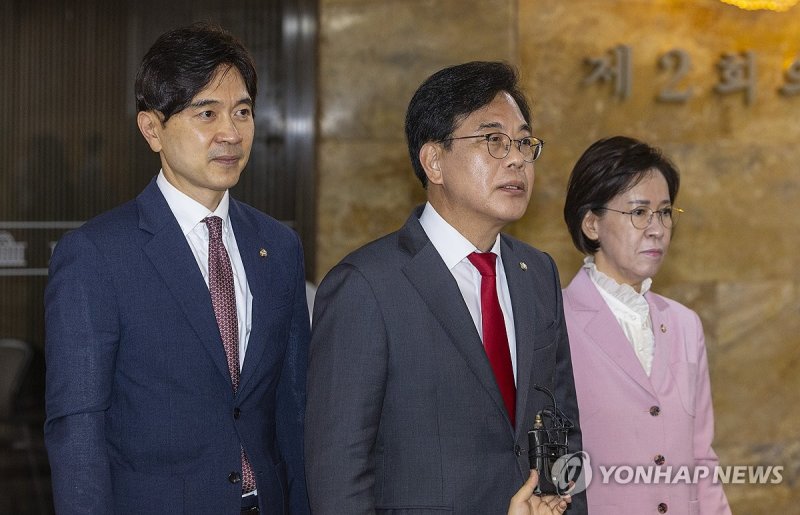강선우 여성가족부 장관 후보자 사퇴 관련 발언하는 송언석 (출처=연합뉴스)