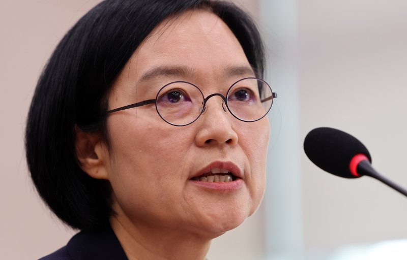 [서울=뉴시스] 김명년 기자 = 한성숙 중소벤처기업부 장관 후보자가 지난 15일 서울 여의도 국회 산업통상자원중소벤처기업위원회에서 열린 인사청문회에서 발언하고 있다. 2025.07.15. kmn@newsis.com