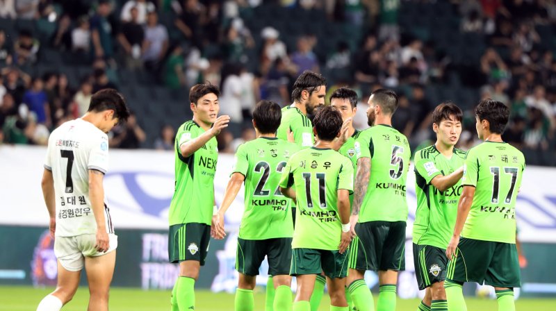 승리 후 기뻐하는 전북현대 선수들 자료사진. 연합뉴스