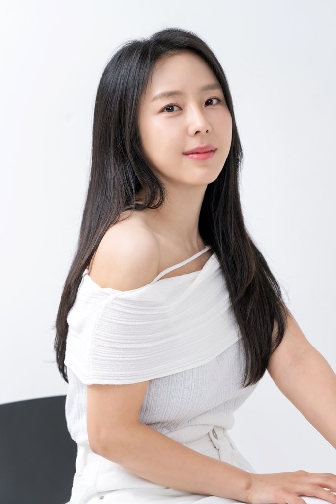 예원, 엔터세븐 이적 후 새 프로필 공개…청순·고혹 오간 매력