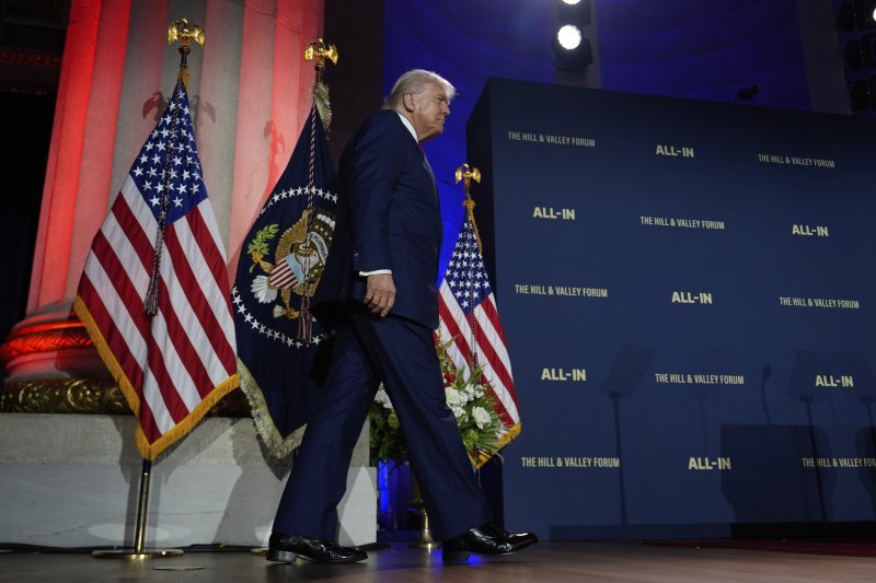 트럼프 대통령이 23일(현지시간) 워싱턴 D.C에서 개최된 AI 행사에 입장하고 있다. AP연합뉴스