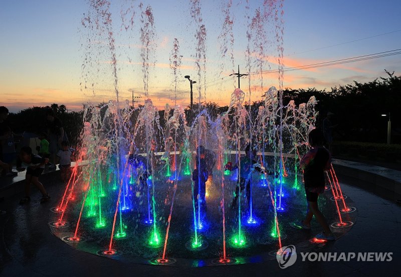 밤더위를 이기는 방법 (출처=연합뉴스)