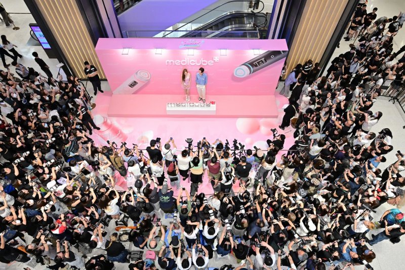 메디큐브 홍콩 팝업 스토어 현장 사진 (에이피알 제공)