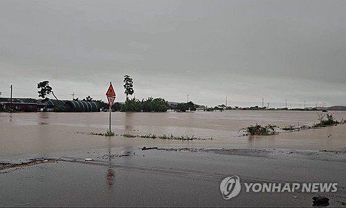 400㎜ 넘는 폭우에 범람한 서산 청지천 (출처=연합뉴스)