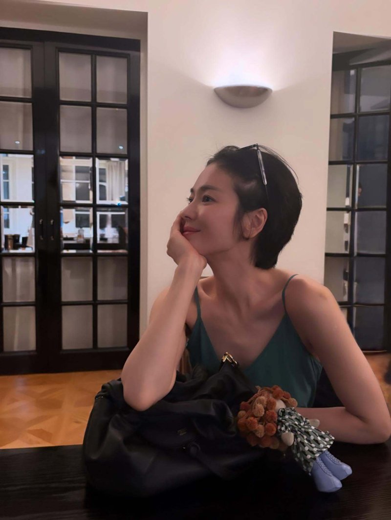 송혜교, 일상도 화보로 만드는 미모…힙한 비주얼 [N샷]