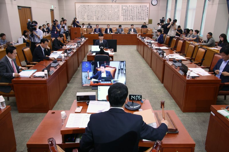 [서울=뉴시스] 김금보 기자 = 지난 11일 오후 서울 여의도 국회에서 법제사법위원회 법안심사제1소위원회 상업개정안 관련 공청회에가 열리고 있다. 2025.07.11. kgb@newsis.com