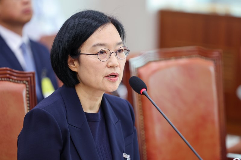 한성숙 중소벤처기업부 장관이 15일 오전 서울 여의도 국회 산업통산자원중소벤처기업위원회에서 열린 인사청문회에 출석해 의원 질의에 답하고 있다. 2025.7.15/뉴스1 ⓒ News1 안은나 기자