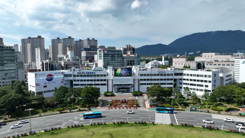 [창원=뉴시스] 강경국 기자 = 경남 창원시청 전경. (사진=창원시청 제공). 2025.07.04. photo@newsis.com *재판매 및 DB 금지