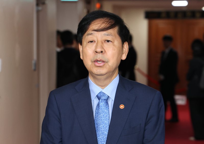 구윤철 경제부총리 겸 기획재정부 장관이 22일 오전 서울 종로구 정부서울청사에서 미국 통상 협상을 앞두고 열린 비공개 대외경제장관회의를 마치고 취재진의 질문에 답하고 있다. 2025.7.22/뉴스1 ⓒ News1 임세영 기자