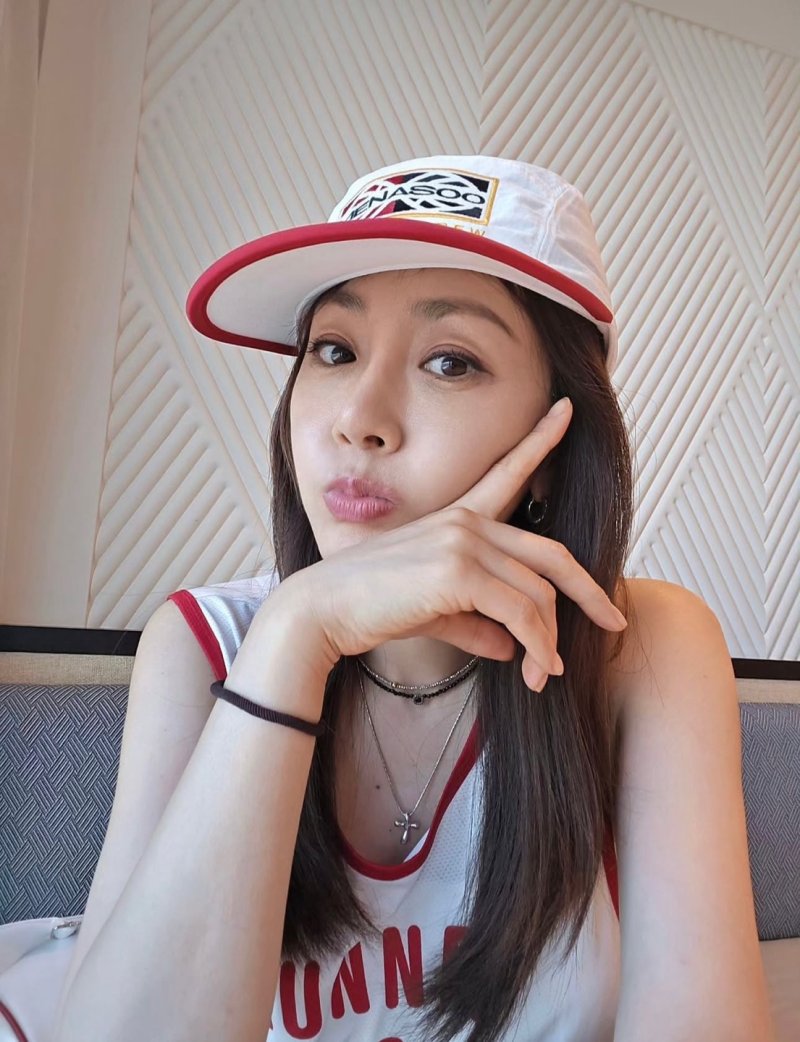 51세 오나라 스포티룩으로 힙하게…여전한 동안 미모