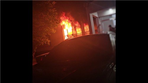 아파트에서 치솟는 불길 (출처=연합뉴스)