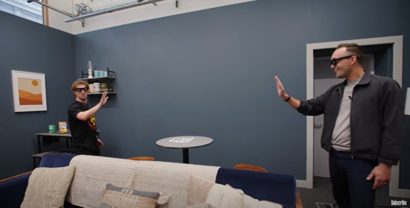 2024년 9월 마크 저커버그 메타 CEO가 AR 안경+손목밴드를 시연하는 영상 갈무리