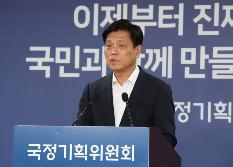 [서울=뉴시스] 김명원 기자 = 조승래 국정기획위원회 대변인이 지난달 29일 서울 종로구 정부서울청사 별관 국정기획위원회에서 열린 현안 관련 기자간담회에 참석해 발언하고 있다. 2025.06.29. kmx1105@newsis.com