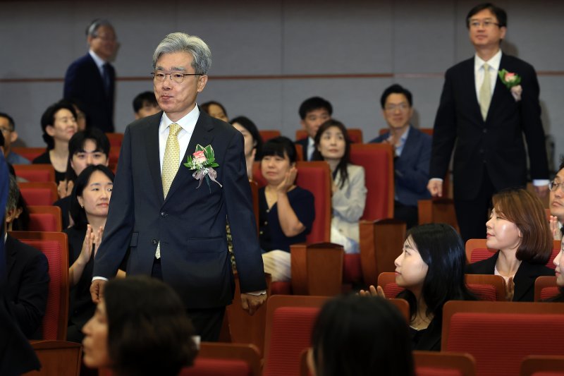 김상환 헌법재판소장과 오영준 헌법재판소 재판관이 24일 오전 서울 종로구 재동 헌법재판소에서 열린 취임식에 참석하고 있다. 2025.7.24/뉴스1 ⓒ News1 박정호 기자