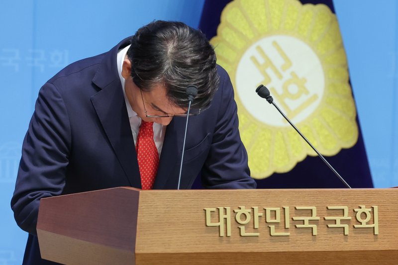 윤상현 국민의힘 의원이 24일 서울 여의도 국회 소통관에서 리셋코리아 국민운동본부 발대식 및 토론회 논란 관련 사과 기자회견을 하고 있다. 2025.7.24/뉴스1 ⓒ News1 안은나 기자