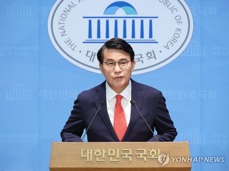 사과 기자회견하는 윤상현 의원 (출처=연합뉴스)