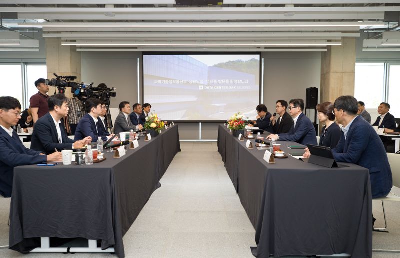 배경훈 장관, "AI 데이터센터, 가격 경쟁력 확보해야...인허가 간소화 추진"