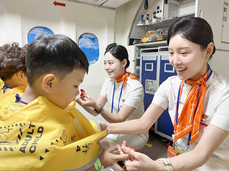 제주항공 승무원, 어린이 항공안전체험 선생님으로