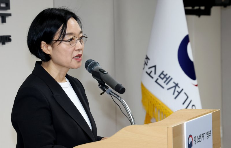 한성숙 중소벤처기업부 장관이 24일 오전 세종시 정부세종청사에서 열린 취임식에 참석하여 취임사를 하고 있다. 2025.7.24/뉴스1 ⓒ News1 김기남 기자