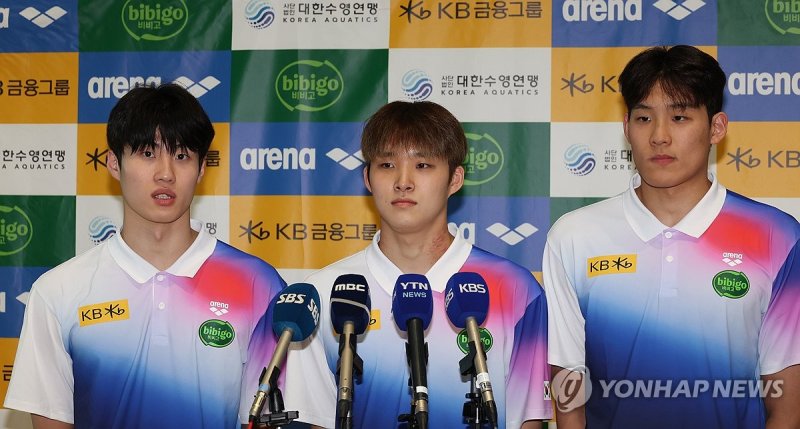 인터뷰하는 황선우-김우민-김영범 (출처=연합뉴스)