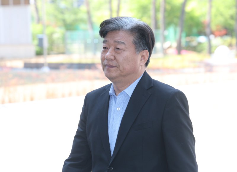 '11억원 불법 대출' 의혹으로 1심에서 당선무효형을 선고받은 양문석 더불어민주당 의원(경기 안산시갑)이 29일 오후 경기 수원시 영통구 수원고등법원에서 열린 항소심 공판에 출석하고 있다. 2025.4.29/뉴스1 ⓒ News1 김영운 기자