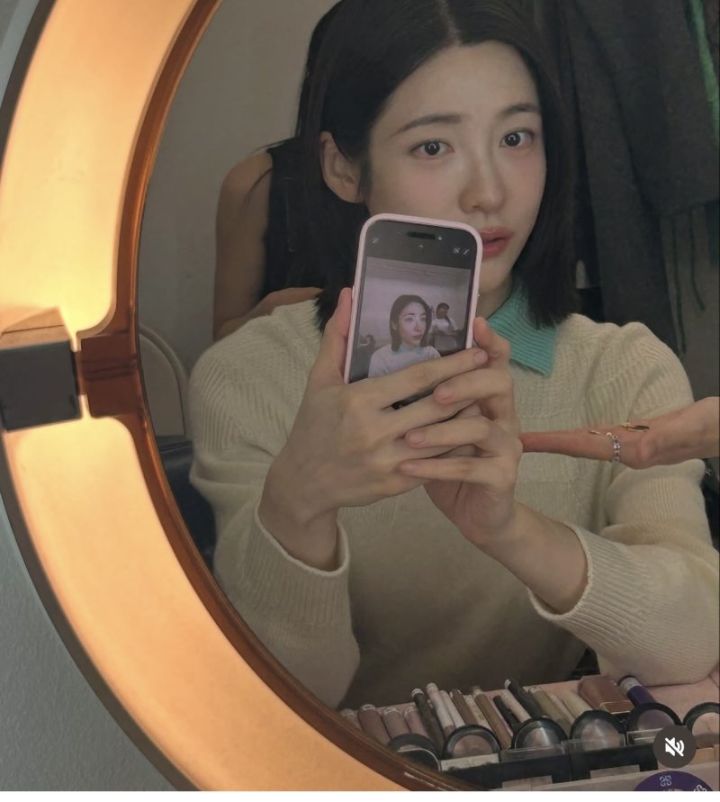 박지현 눈부신 미모에 애교까지…러블리 매력 발산