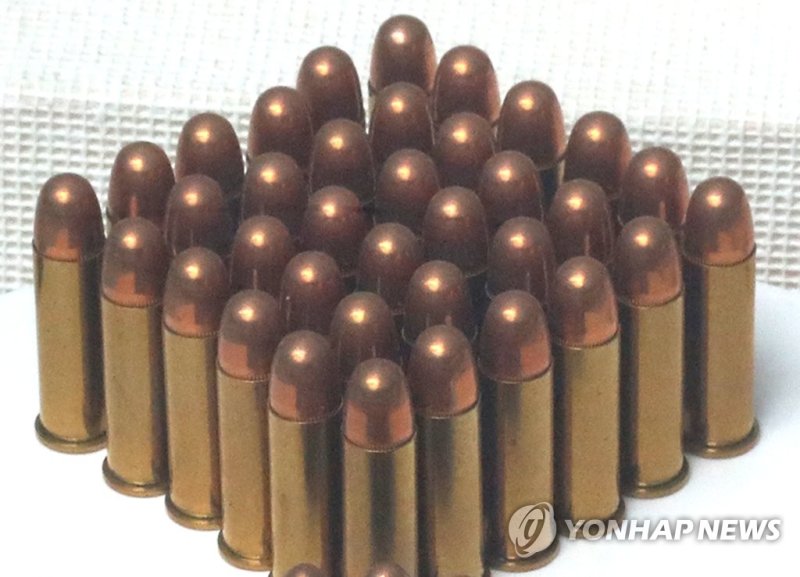 아파트 쓰레기장서 권총 실탄 44발 발견...입주민 현직 경찰집 압수수색