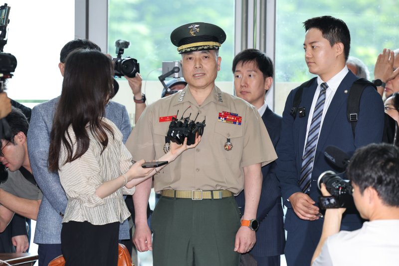 해병대 수사단장인 박정훈 대령이 16일 오후 서울 서초구 이명현 순직해병특검 사무실에 참고인 신분으로 조사를 받기위해 출석하고 있다. 2025.7.16/뉴스1 ⓒ News1 신웅수 기자