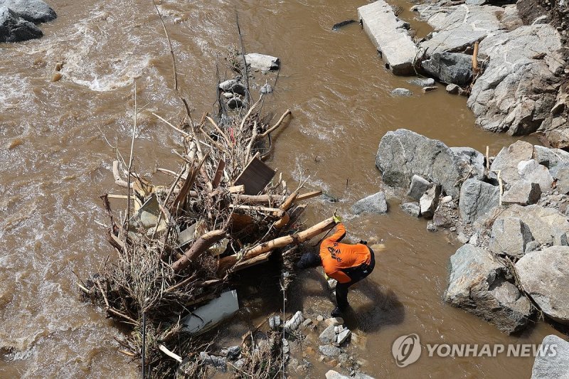 가평 괴물 폭우 '실종자 수색' (출처=연합뉴스)