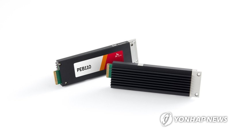 SK하이닉스 데이터센터 SSD 'PEB110' (출처=연합뉴스)