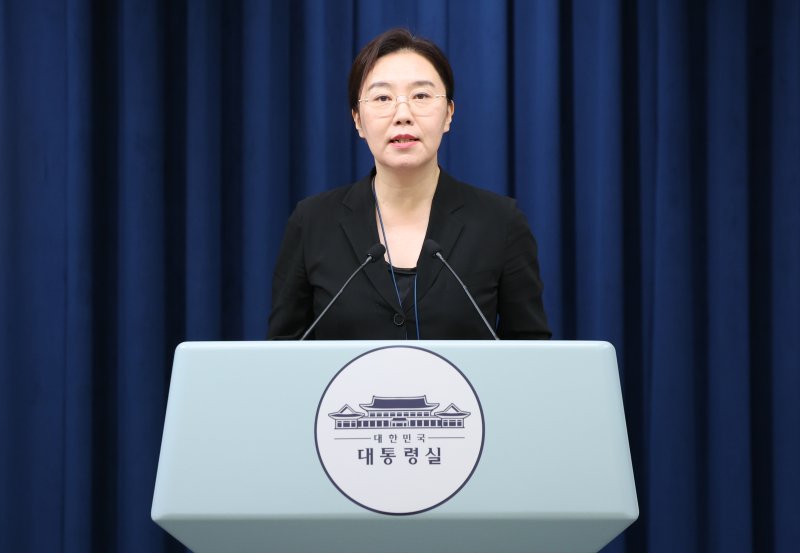 강유정 대통령실 대변인이 24일 서울 용산 대통령실 청사에서 대통령 주재 수석보좌관 회의 관련 브리핑을 하고 있다. 2025.7.24/뉴스1 ⓒ News1 허경 기자