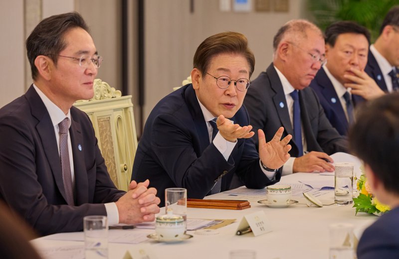 이재명 대통령이 13일 서울 용산구 대통령실에서 열린 6경제단체와 기업인 간담회에서 발언하고 있다. (대통령실 제공. 재판매 및 DB 금지) 2025.6.13/뉴스1 ⓒ News1 허경 기자