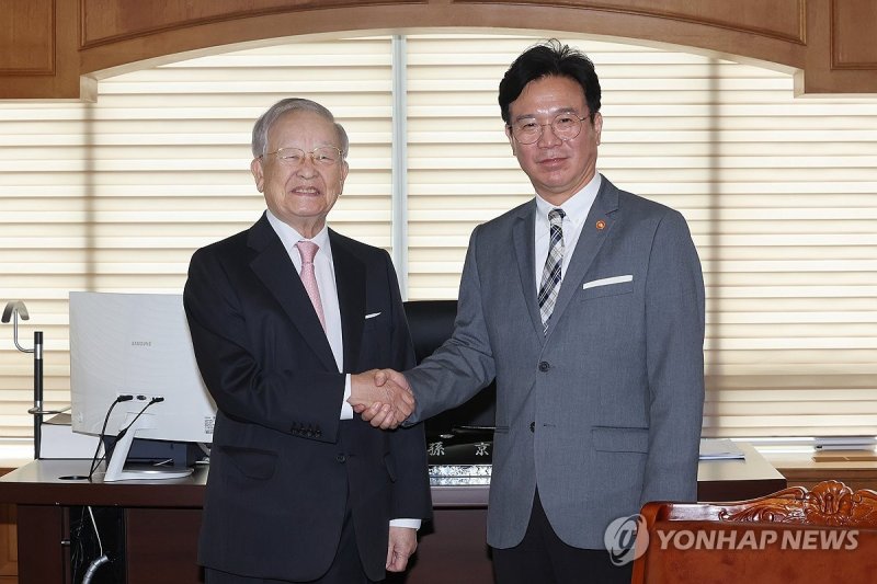 김영훈 노동부 장관, 경총 방문 (출처=연합뉴스)