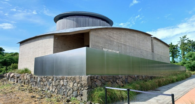 카피바라 먹이 주고 감귤빛 노을 아래 풀파티 '더 핫해진 제주' [Weekend 레저]