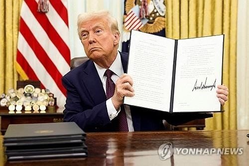 [fn사설] 미국은 AI 규제 확 푸는데 여전히 족쇄 찬 한국