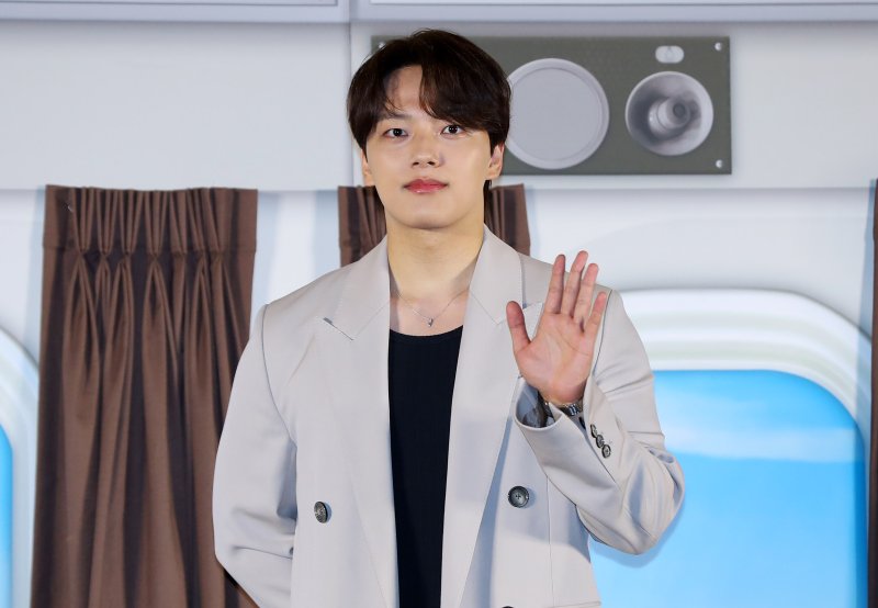 [서울=뉴시스] 김혜진 기자 = 배우 여진구가 22일 오전 서울 용산구 CGV 용산아이파크몰에서 열린 영화 '하이재킹'(감독 김성한) 제작보고회에서 포즈를 취하고 있다.'하이재킹'은 1971년 대한민국 상공 여객기가 공중 납치되면서 벌어지는 극한의 상황을 담은 영화로 오는 6월 21일 개봉한다. 2024.05.22. jini@newsis.com