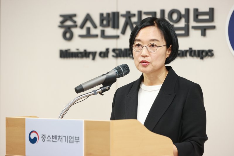 "소상공인 사회안전망 구축하고 中企 디지털 대전환 힘쓸것"