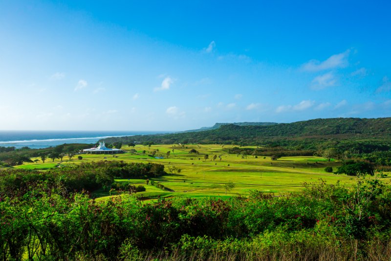 "인생샷 보장" 골프 감성 깨우는 바다 위 그린 성지... 컨트리클럽 오브 더 퍼시픽(CCP Guam)